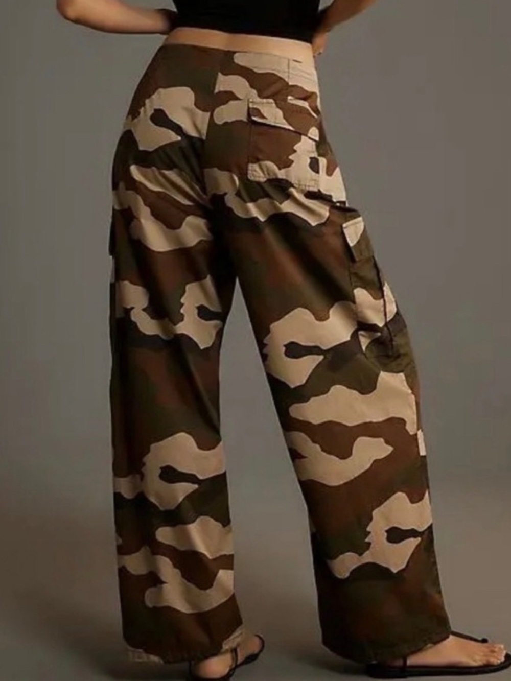 Good American Womenโs
sz S Cargo Pants Fatigue
Green Camo Wide Leg
BNWT